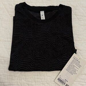 Lululemon train to be short sleeve